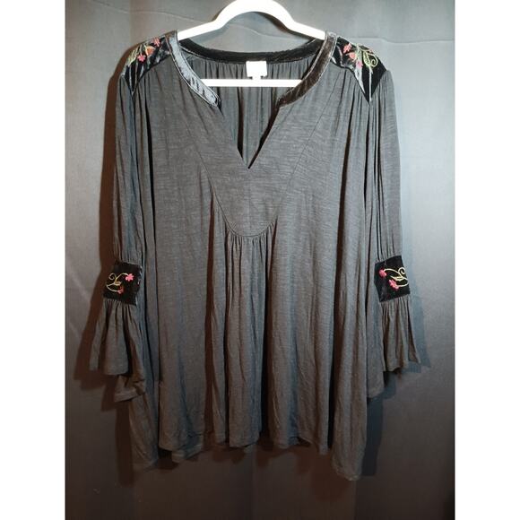 Cupio Tops - Cupio Woman’s Boho Velvet Floral Embroidered Top Blouse Size 3x Flare Sleeve